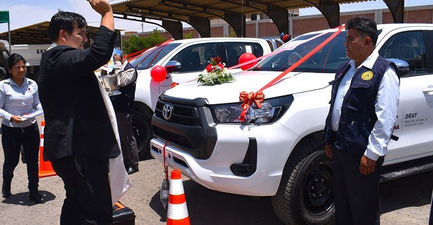 Reforzarán la atención a productores con nuevas camionetas GORE Tacna Perú