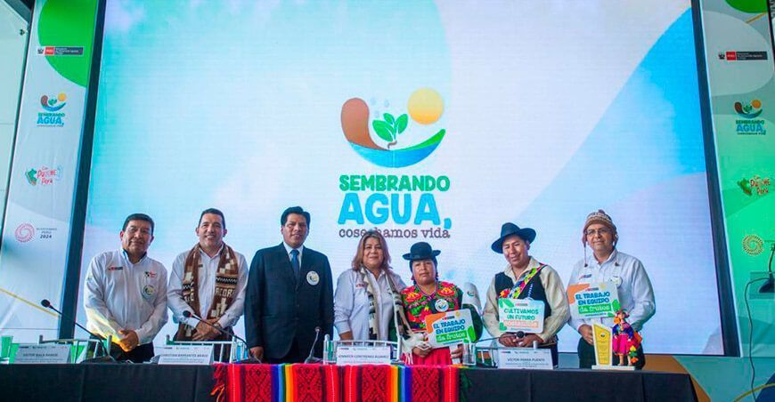Sembrando agua, cosechamos vida Midagri Perú