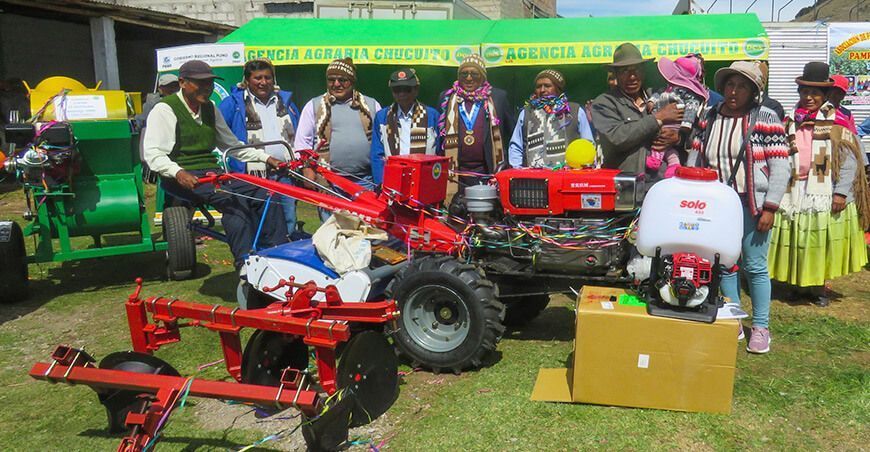 Entregan equipos, herramientas y abonos a más de 1400 productores de granos andinos de Puno Perú