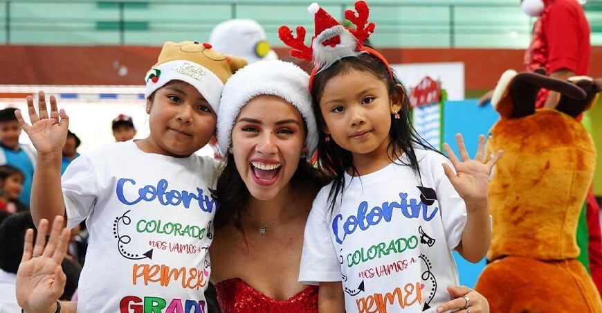 Southern Perú ilumina la Navidad: Alegría, regalos y solidaridad en comunidades vecinas