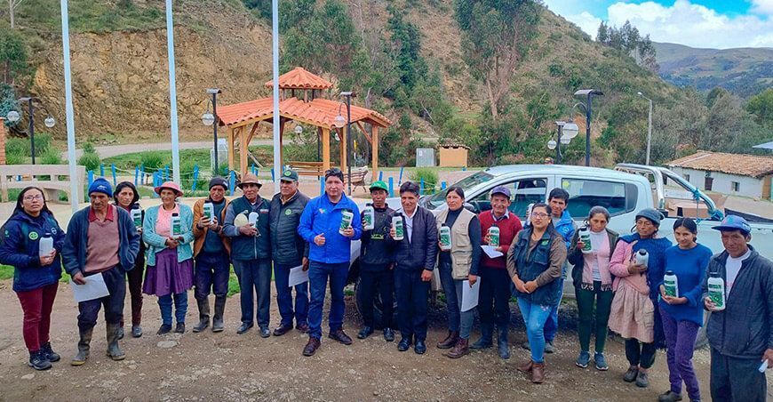 Entregan abono foliar a productores afectados por granizada en Jauja Junín