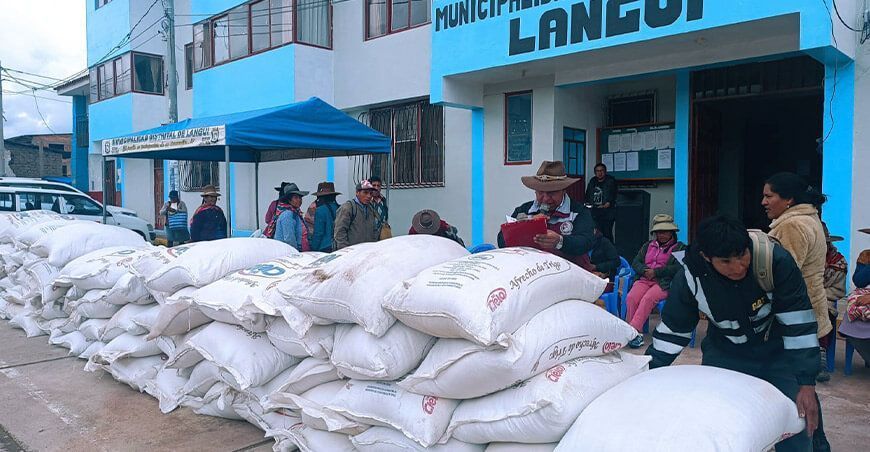 Entregan kits agropecuarios en Cusco