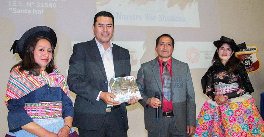 Presentan libro “Pintando con palabras nuestro río Shullcas” en Huancayo Perú