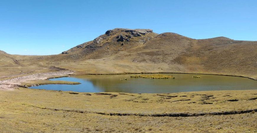 Sierra Azul qochas siembra y cosecha de agua Perú