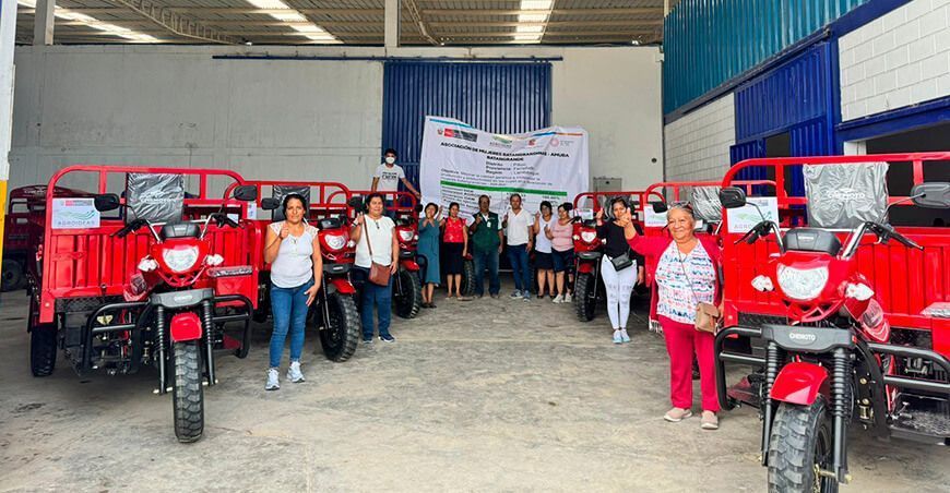 Agroideas entregó 8 moto-cargueras a productoras de cuyes en Lambayeque