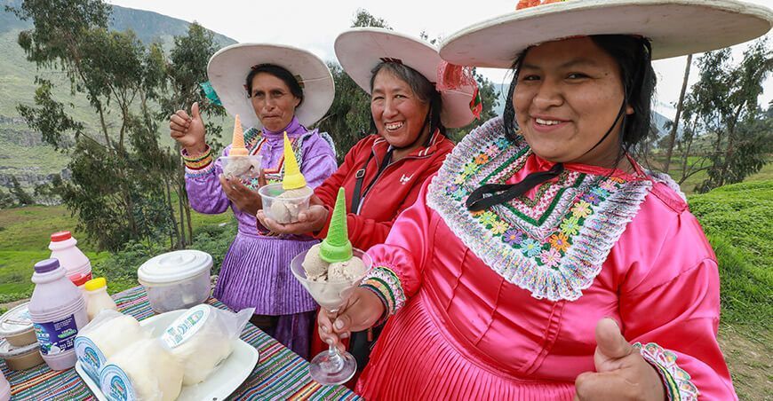 emprendedoras revolucionan con helado de sangrecita de cuy en Cochamarca, provincia de Oyón, en la región de Lima