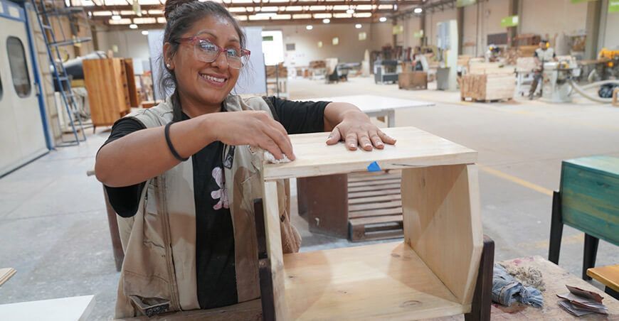 Bridan servicio de ensayos de laboratorio para muebles escolares mypes madereras ITP