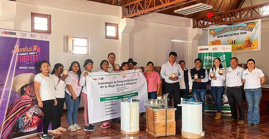 Equipamiento a apicultoras de Pampa Sitana potencia producción de miel en Tacna Perú