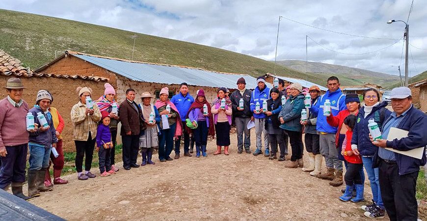 Entregan abono foliar a productores afectados por fenómenos climáticos Jauja Junín Perú