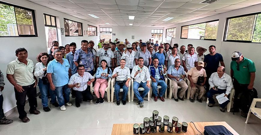 Entregan 1500 latas con semillas de hortalizas a 4500 productores de Piura