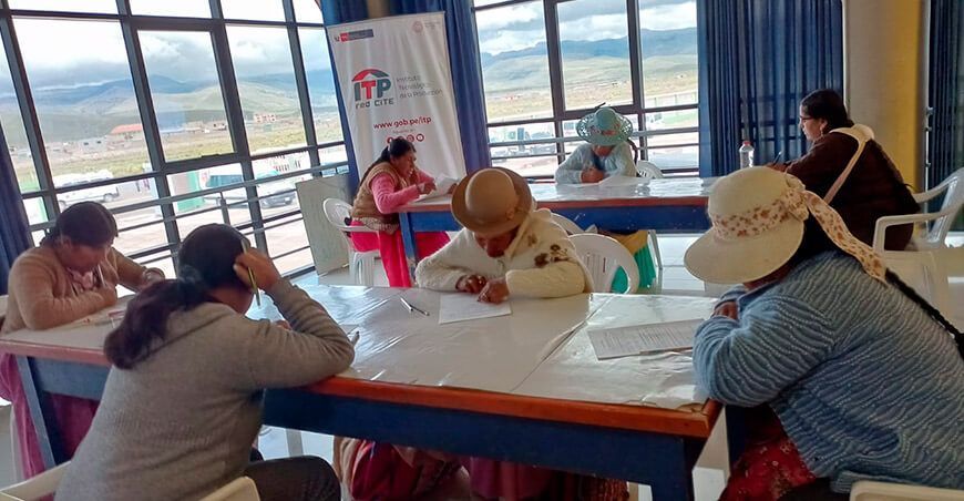 artesanos textiles de Lampa recibirán Certificados de Competencias Laborales ITP Puno Perú