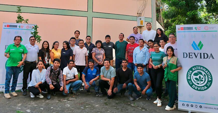 Devida capacitación visión empresarial productores de café y apicultores Cusco Perú