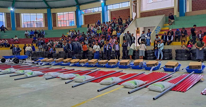 Entregan kits de herramientas a productores de frutas en Alto Inambari en Puno
