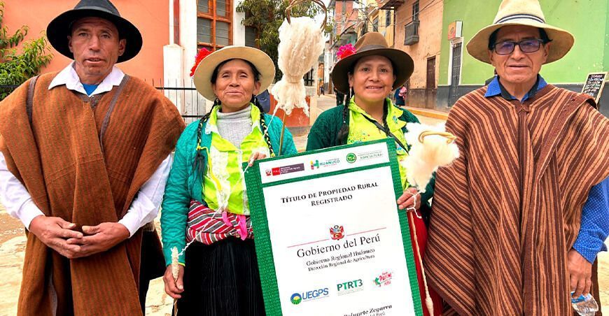 Entregan títulos de propiedad rural gratuitos a productores de Huánuco Perú
