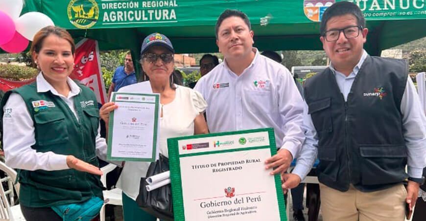 Entregan títulos de propiedad rural gratuitos  a productores de Huánuco Perú 