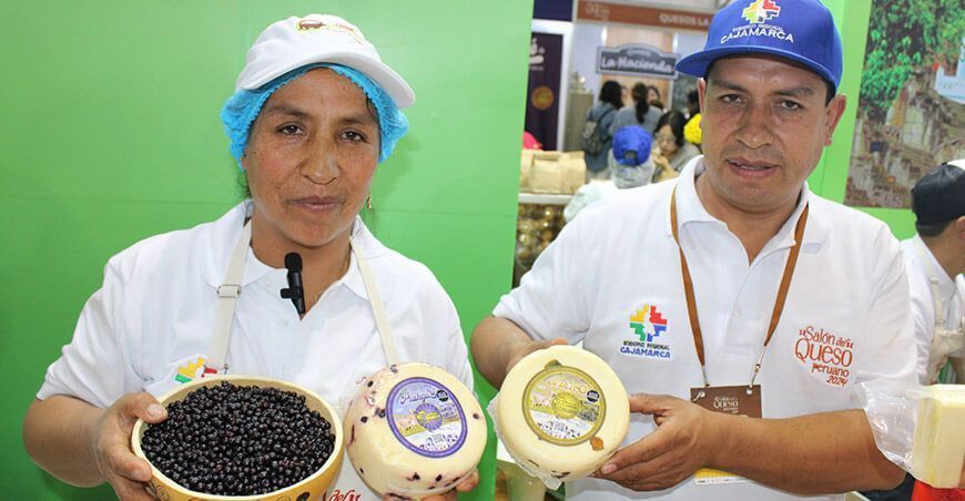 Cajamarquinos presentan quesos con pushgay y cushuro en el Salón del Queso Peruano