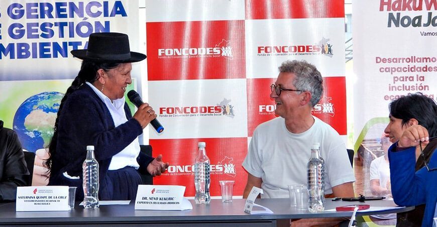 Experto en aguas subterráneas brindó asistencia técnica a profesionales en recursos hídricos a supervisores y técnicos del proyecto Haku Wiñay de Foncodes Huancavelica Perú 