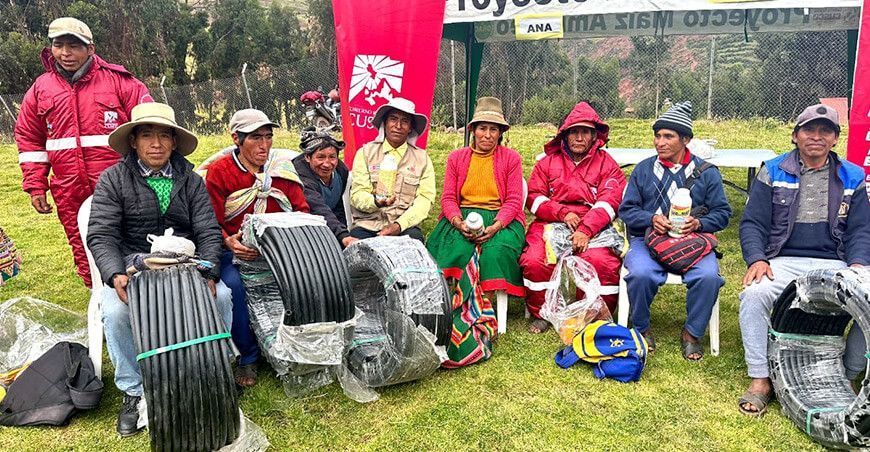 Ganaderos de Puica aprenden a elaborar bloques nutricionales para ovinos en Cusco Perú