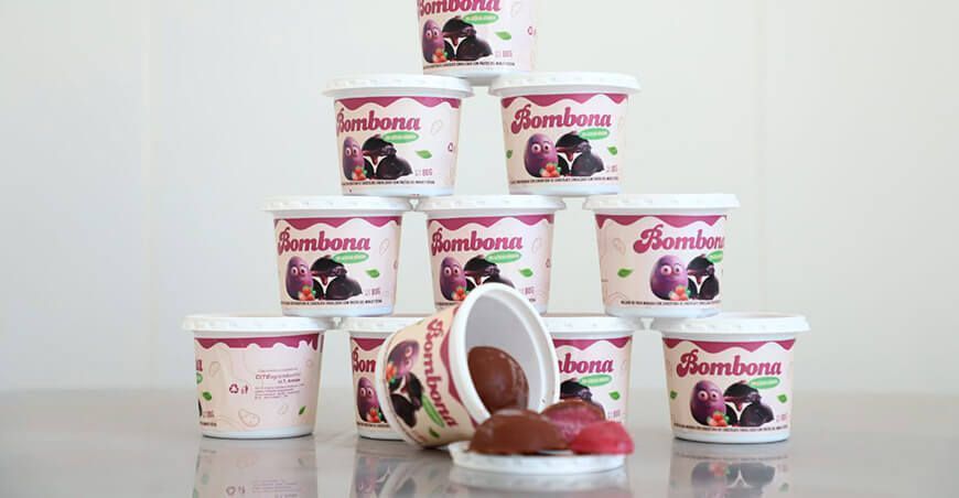 helado Bombona Elaborado con harina de papa morada, fresa y zarzamora, endulzado con frutos del monje y stevia