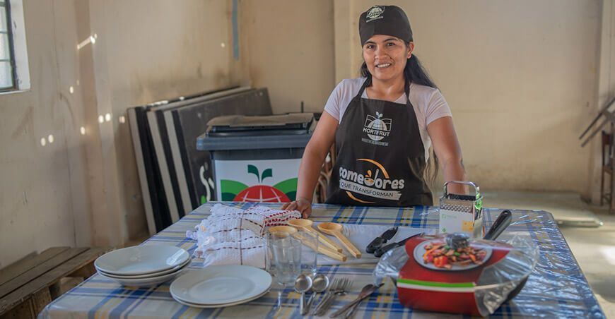 Madres de comedores populares son capacitadas sobre manejo de alimentos y empoderamiento femenino Hortifrut La Libertad Perú