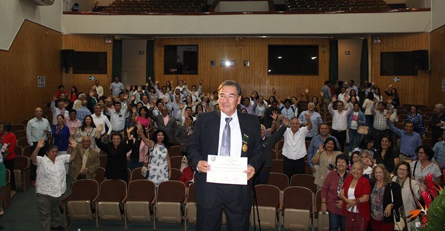 Reconocimiento al Mg. Sc. Lorenzo Hurtado Leo Facultad de Agronomía de la Universidad Nacional Agraria La Molina UNALM