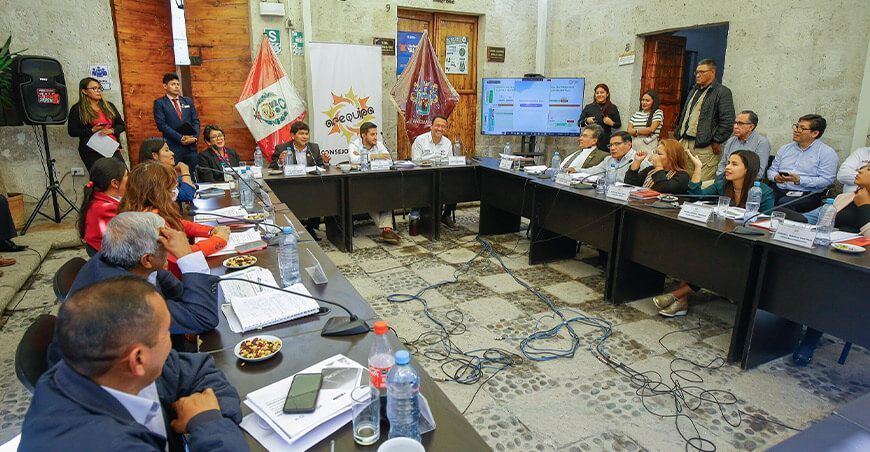 ministro de Desarrollo Agrario y Riego, Ángel Manero, sustentó ante el Consejo Regional de Arequipa la propuesta de convenio, que permitirá la transferencia temporal del Proyecto Majes Siguas al Gobierno Central.