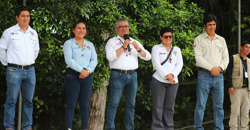 Minam entregó 40 000 alevinos de gamitana a productores de Fernando Lores en Loreto Perú 