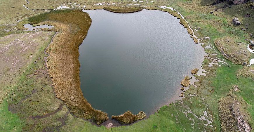 Sierra Azul qochas siembra y cosecha de agua Perú
