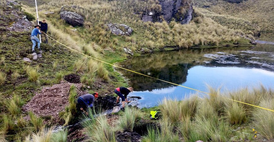 Sierra Azul qochas siembra y cosecha de agua Perú