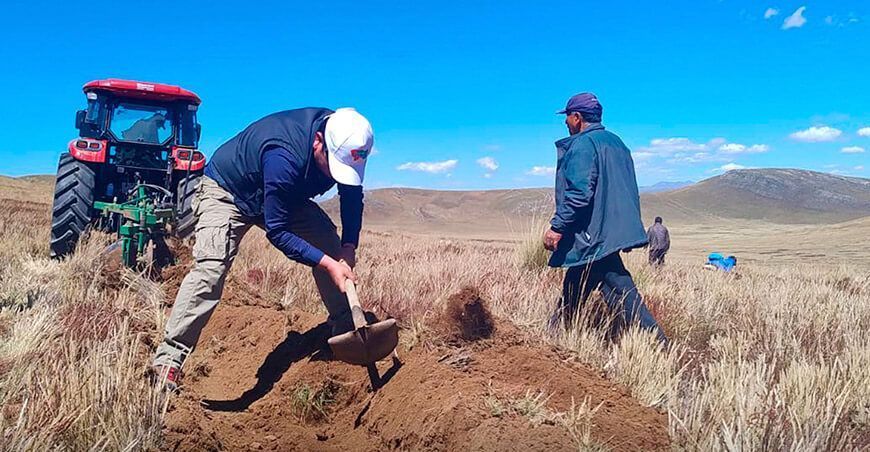 Aperturan zanjas de infiltración en 30 hectáreas de la comunidad campesina de Saca en Junín Perú