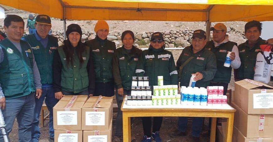 Entrega de kits veterinarios a ganaderos de Ayacucho Agro Rural Perú