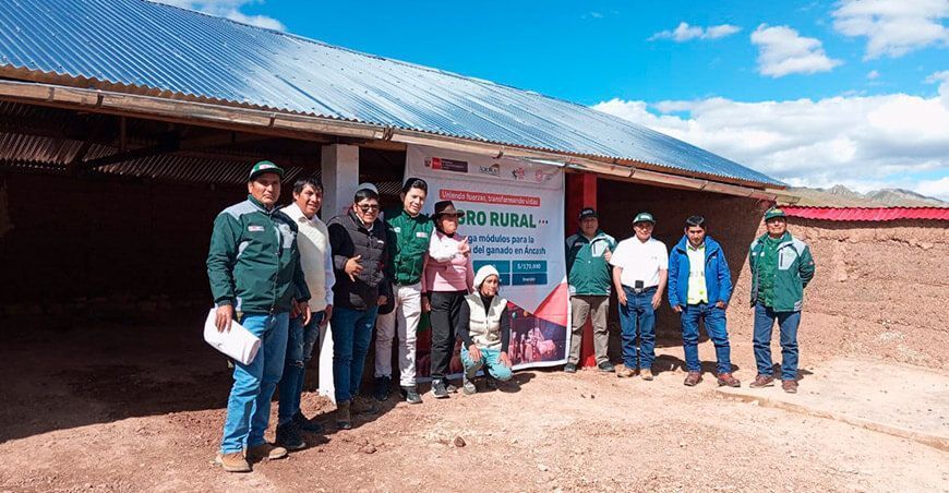 Entregan cobertizos y kits agropecuarios para proteger ganado Ancash Perú