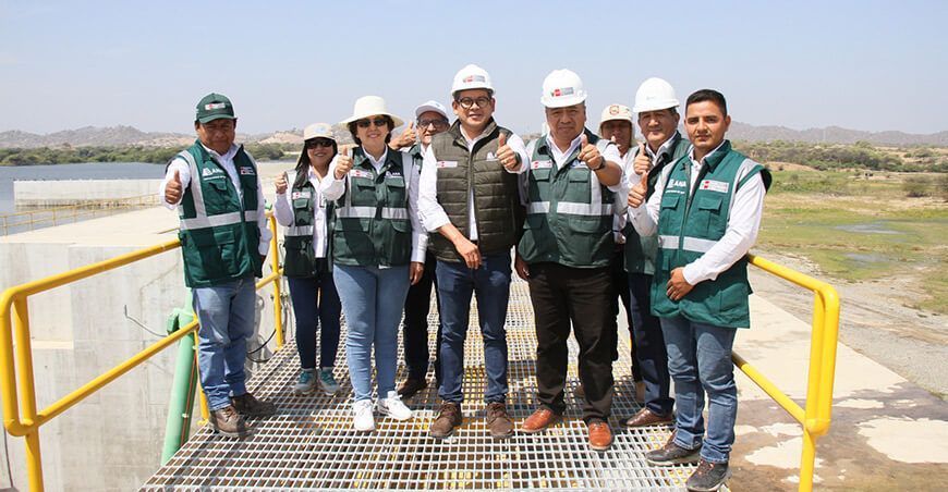 ANA entregó equipos de medición para la seguridad de la presa Poechos Piura Perú