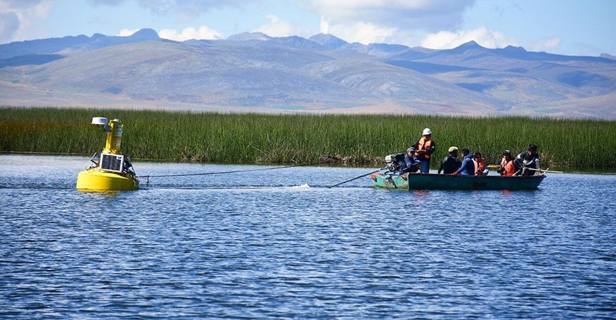 Estación flotante monitorea calidad del agua en tiempo real en lago Chinchaycocha