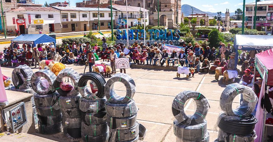 Productores de Chumbivilcas recibieron kits agropecuarios y medicamentos Cusco Perú
