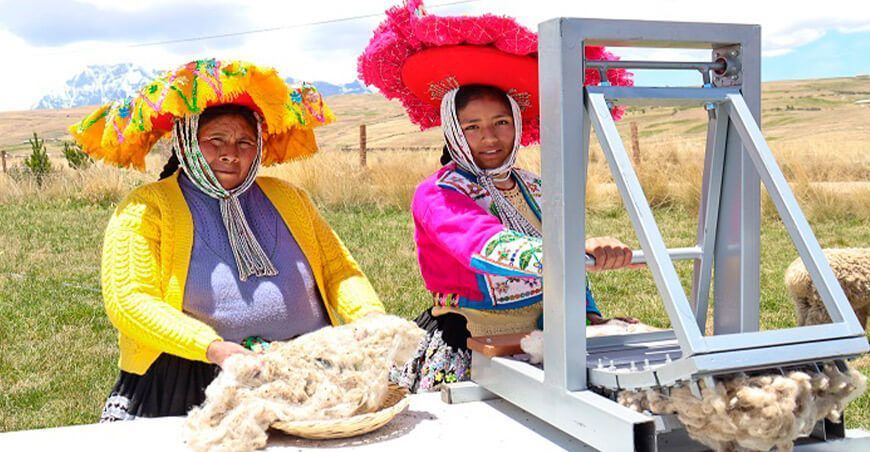 máquina automatizada para la transformación de fibra de alpaca en hilo rústico del CITEtextil Camélidos Cusco Perú