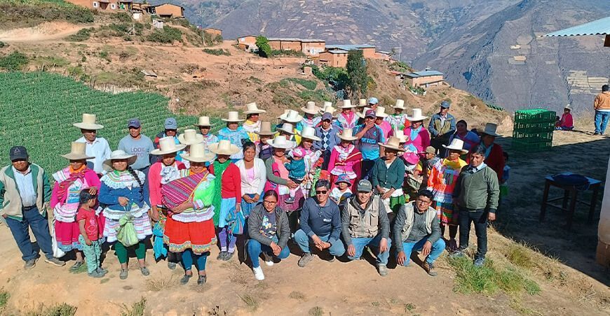 Entregan módulos de reproductores de cuyes a mujeres de la subcuenca del río Loco Sedir Ancash Perú