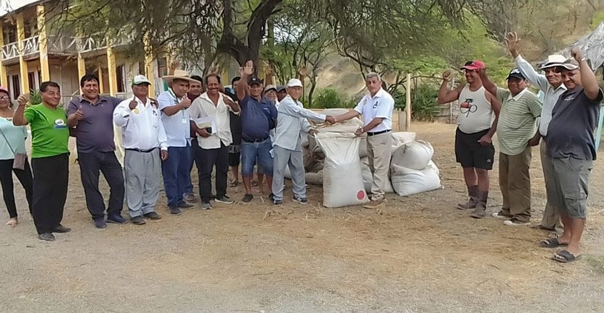 Entregan harina de pescado a la Asociación de Ganaderos El Charán de Tumbes Perú