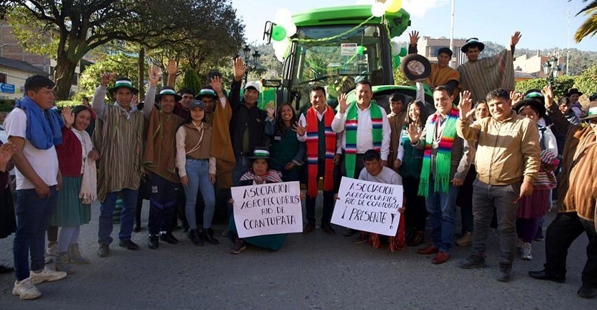 Agroideas entregó tractores a organizaciones agrarias en Ayacucho y Apurímac