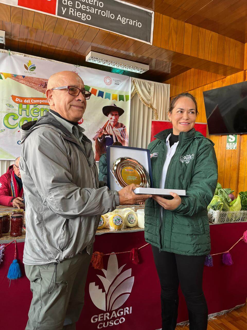 Reconocen como “Héroe del Campo” a líder de la conservación de bosques en Cusco Rafael Pilares Mariscal recibió la distinción por sus diez años de incansable labor como gestor de la concesión para la conservación “Soqtapata”