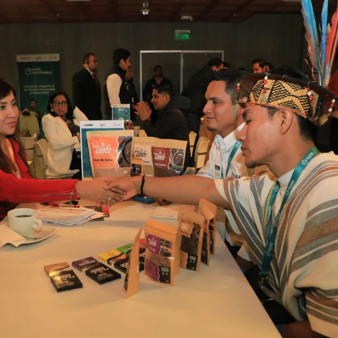 Salón del Cacao y Chocolate rueda de negocios productores cacaoteros Perú