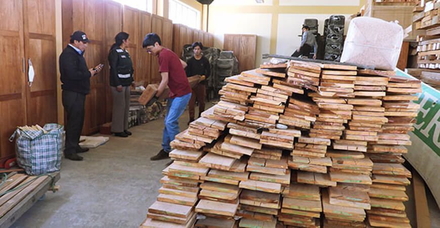 Serfor transfiere madera para beneficio de estudiantes universitarios UNCP Junín Perú