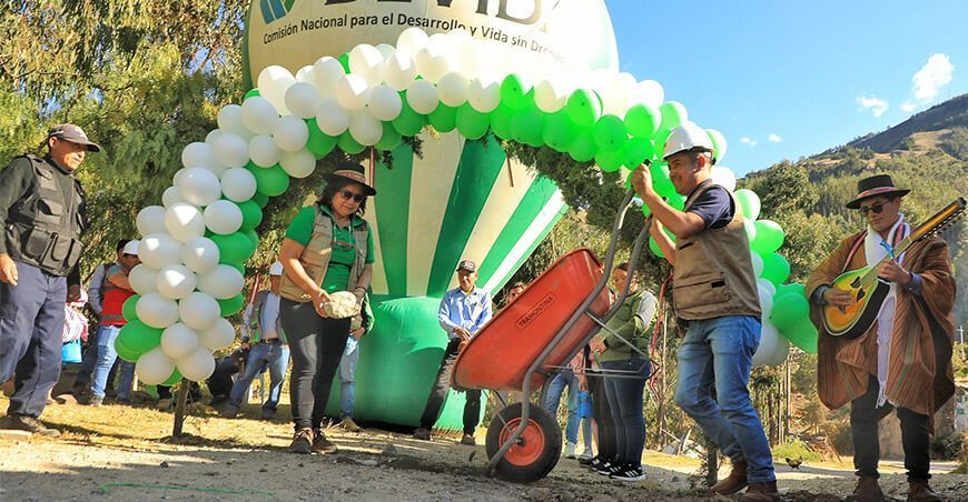 Inician mantenimiento de más de 21 km de camino vecinal en Chilcas Ayacucho Devida Perú