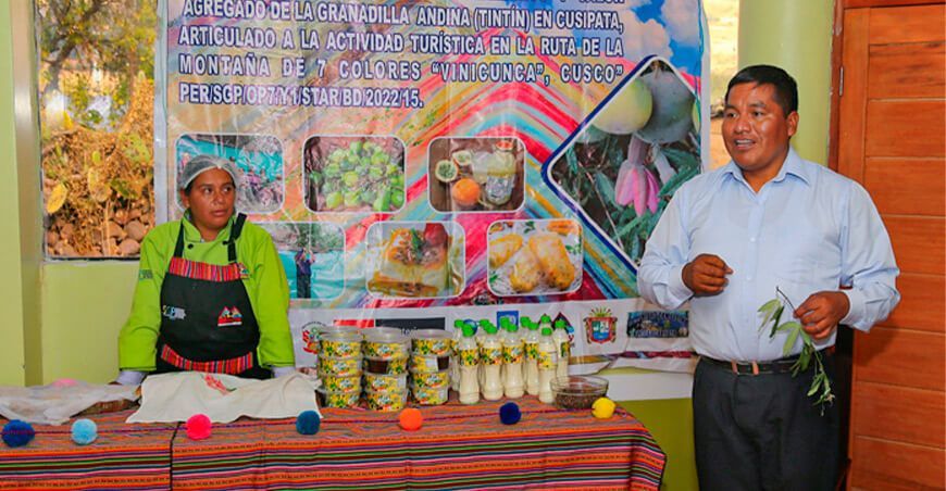 las comunidades campesinas de Paucarpata y Chillca, en la región Cusco, quienes combinan conocimientos ancestrales y técnicas modernas en la conservación del agua y el uso sostenible de la granadilla andina Minam Perú