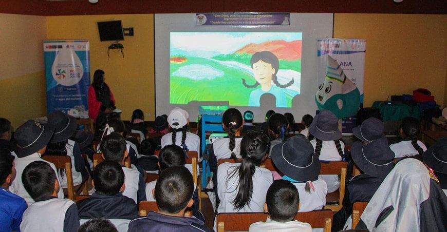 Educan a estudiantes sobre la importancia del agua mediante cine hídrico