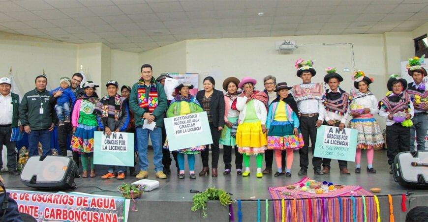 Más de 1850 agricultores beneficiados con entrega de licencias de uso de agua Huancavelica Perú 