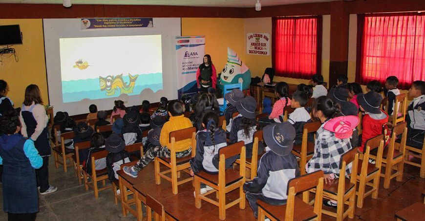 Educan a estudiantes sobre la importancia del agua mediante cine hídrico