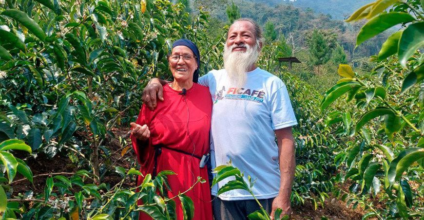 Abel Vilcas Taype, junto a su esposa, Inocenta Gamboa La Rosa, producen café Geisha de excelencia en el Vraem