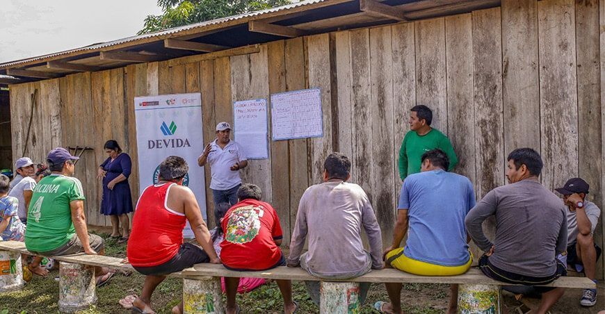 Devida Perú capacita a cacaoteros sobre calendario agrícola y manejo ambiental en San Martín