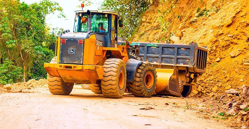 Mejoramiento camino vecinal Río Negro Pampa Hermosa Junín Perú Devida